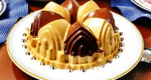 طرز تهیه دسر عربی خوشمزه و دو رنگ با بیسکویت پتی بور ، دستور تهیه دسر عربی دو رنگ با رشته، کاسترد مهلبیه، گل لیلیوم و مخملی بدون ژلاتین با شیر و نشاسته