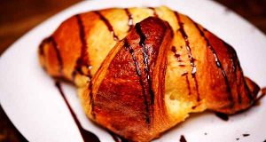 نان کروسان، طرز تهیه نان کروسان خوشمزه و مجلسی با معز شکلاتی در منزل، croissant