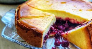 طرز تهیه چیز کیک گیلاس خوشمزه و حرفه ای با رویه پنیری