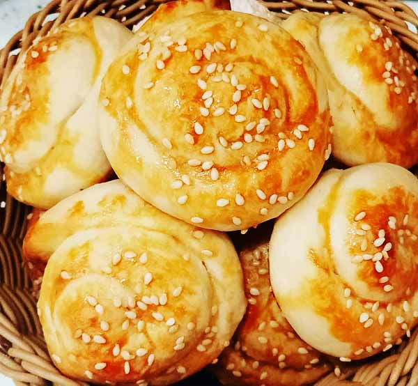 طرز تهیه نان ماست ساده و خوشمزه برای صبحانه