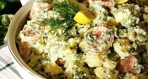 طرز تهیه سالاد آلمانی سیب زمینی و سوسیس خوشمزه و اصل