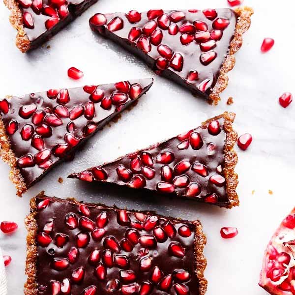 طرز تهیه و دستور پخت تارت شکلات و انار مرحله به مرحله در منزل