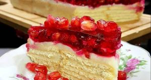 طرز تهیه کیک انار بدون فر و یخچالی ویژه شب یلدا