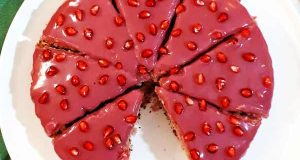 طرز تهیه کیک انار ساده و خوشمزه با سس انار