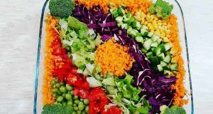 طرز تهیه سالاد کاهو ساده و خوشمزه رستورانی با کلم قرمز