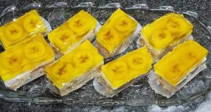طرز تهیه کیک یخچالی موزی خوشمزه با بیسکویت پتی بور، دستور پخت و فیلم کیک یخچالی با موز و گردو فوری و مجلسی در منزل مرحله به مرحله برای دو نفر و 4 نفر