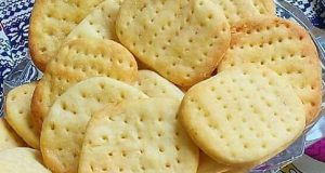 طرز تهیه کراکر نمکی خوشمزه و ترد خانگی به روش بازاری ، دستور پخت و عکس کراکر نمکی کنجدی و شیرین عسل در منزل مرحله به مرحله