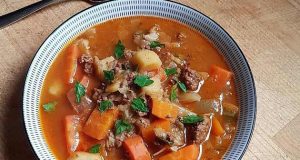 طرز تهیه سوپ کلم خوشمزه و مقوی با گوشت چرخ کرده ، دستور پخت سوپ کلم سفید و کلم بروکلی با گوشت گوسفند، گوساله و مرغ در منزل مرحله به مرحله