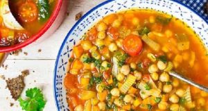 طرز تهیه سوپ نخود مدیترانه ای خوشمزه با آب مرغ ، دستور پخت سوپ نخود آب با گندم، لوبیا و جو به روش افغانی