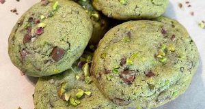 طرز تهیه کوکی پسته ای خوشمزه با طعم عالی برای عید نوروز ، دستور پخت کوکی با پسته پودر و خرد شده برای مهمانی در منزل مرحله به مرحله