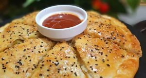 طرز تهیه فطایر مرغ عربی خوشمزه و پنیری با طعم بی نظیر ، دستور پخت فطایر عربی خوشمزه و مجلسی در منزل مرحله به مرحله