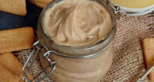 طرز تهیه کرم بیسکویت ساده و خانگی سالم به روش بازاری ، دستور تهیه کرم بیسکویت ایرانی و خارجی با بیسکویت پتی بور، ساقه طلایی و مادر