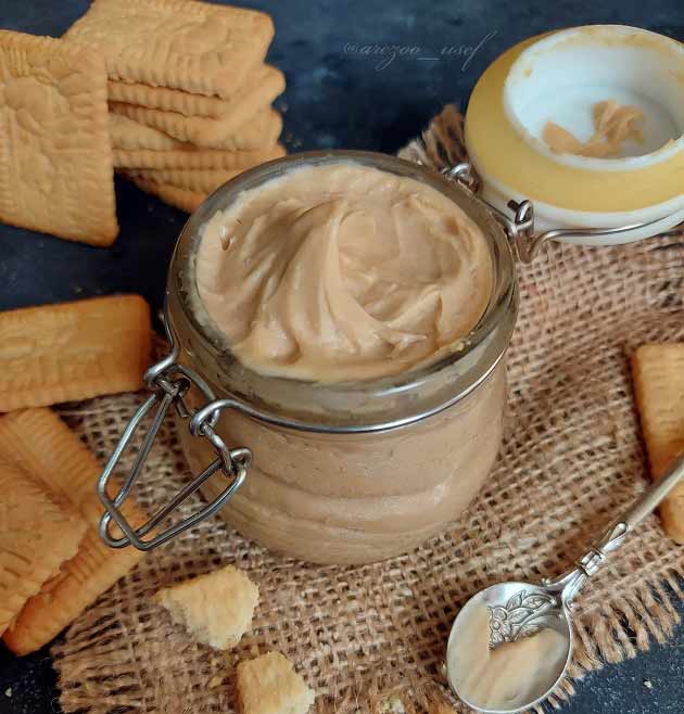 طرز تهیه کرم بیسکویت ساده و خانگی سالم به روش بازاری ، دستور تهیه کرم بیسکویت ایرانی و خارجی با بیسکویت پتی بور، ساقه طلایی و مادر