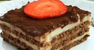طرز تهیه دسر بیسکویتی خوشمزه و یخچالی با کرم کارامل و موز ، دستور تهیه دسر بیسکویت ساده ایرانی بدون فر با خامه و خانگی با موز و گردو
