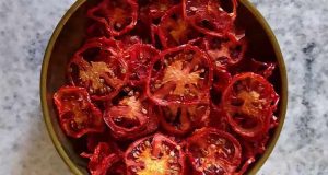 طرز تهیه گوجه فرنگی خشک شده در آفتاب و روغن زیتون ، طرز تهیه خشك كردن گوجه فرنگي در آفتاب، بخاری، شوفاز شف طیبه و علت سیاه شده گوجه خشک شده