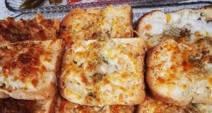 طرز تهیه نان سیر بسیار خوشمزه و خانگی با نان تست ، دستور پخت نان سیر با نان تست در خانه مرحله به مرحله برای صبحانه و عصرانه