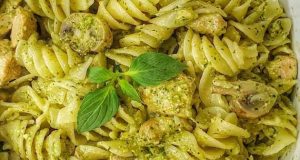 طرز تهیه پاستا پستو رستورانی و خوشمزه ایتالیایی با مرغ برای دو نفر 2 نفر ، دستور پخت پاستا پستو رژیمی و مجلسی نواب ابراهیمی با گوجه فرنگی و خامه و بدون شیر و پنیر برای 4 نفر مرحله به مرحله