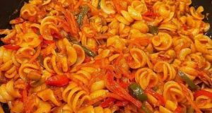 طرز تهیه پاستا سبزیجات خوشمزه و رژیمی ایتالیایی با سس گوجه برای دو نفر 2 نفر مرحله به مرحله، دستور پخت پاستا با سبزیجات برای 4 نفر بدون خامه