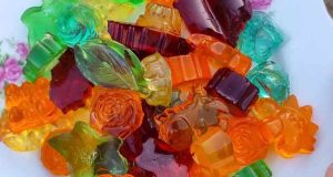 طرز تهیه پاستیل خانگی خوشمزه و کشدار شفاف به روش بازاری در خانه مرحله به مرحله