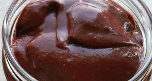 طرز تهیه شکلات صبحانه فوری و خوشمزه بازاری با خامه ، دستور تهیه شکلات صبحانه غلیظ و کنجدی تصویری با نشاسته، عسل و بیسکویت