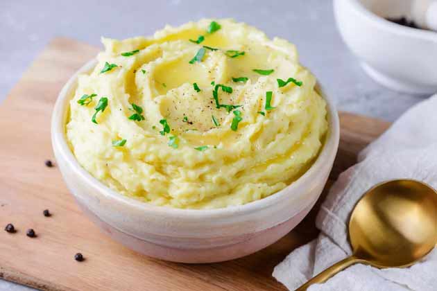 طرز تهیه پوره سیب زمینی خوشمزه و رستورانی به روش حرفه ای طرز تهیه پوره سیب زمینی خوشمزه و رستورانی به روش حرفه ای ، دستور پخت پوره سیب زمینی خامه ای بدون شیر با نعنا در خانه مرحله به مرحله تصویری