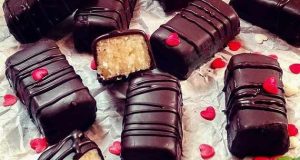 طرز تهیه شکلات نارگیلی خوشمزه و بازاری به روش حرفه ای ، دستور تهیه شکلات نارگیلی بدون شیر عسلی با شیر مرحله به مرحله در خانه