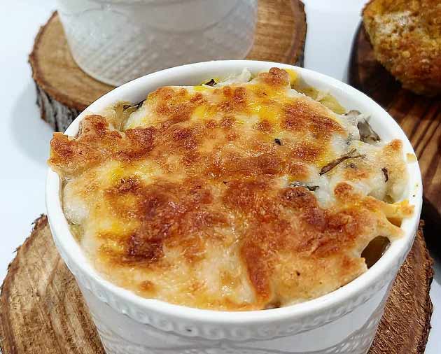 طرز تهیه سوفله سیب زمینی و بادمجان با پنیر پیتزا و سس بشامل خانگی برای 4 نفر ، دستور پخت سوفله سیب زمینی با سیب زمینی برای دو نفر مرحله به مرحله