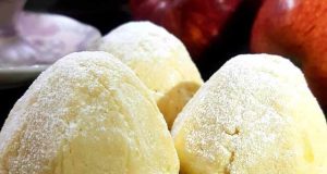 طرز تهیه کوکی سیب خوشمزه و مغزدار با بافت و طعم عالی، دستور پخت کوکی سیب با طعم دارچین مرحله به مرحله