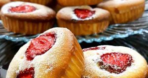طرز تهیه مافین توت فرنگی خوشمزه و تک نفره برای مهمانی