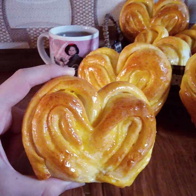 طرز تهیه نان قلبی خوشمزه و عاشقانه برای صبحانه دونفره