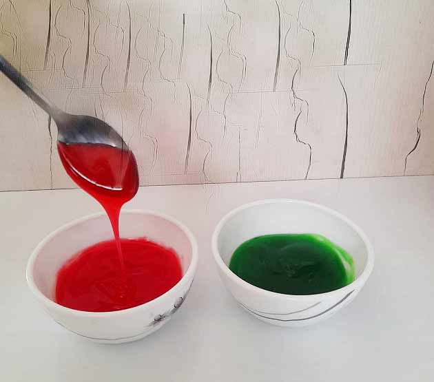 طرز تهیه ژله بریلو خانگی برای تزیین انواع شیرینی و کیک ها طرز تهیه ژله بریلو خانگی برای تزیین انواع شیرینی و کیک ها ، دستور تهیه ژله بریلو صدفی و شفاف طلایی بدون نشاته ذرت با گلوکز برای نوشتن روی کیک مرحله به مرحله
