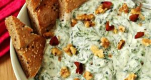 طرز تهیه بورانی اسفناج خوشمزه و مجلسی با ماست و گردو