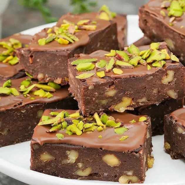 طرز تهیه کیک موزاییکی خوشمزه و یخچالی با بیسکویت پتی بور