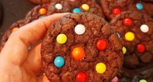 طرز تهیه کوکی اسمارتیزی نرم و خوشمزه لاکچری در خانه ، دستور پخت کوکی اسمارتیز خانگی به روش مجلسی مرحله به مرحله