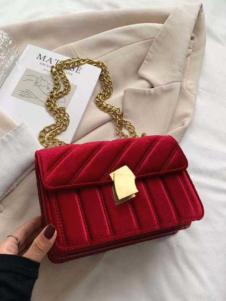 کیف مجلسی قرمز کوچک؛ انتخابی جذاب و شیک برای استایل مهمانی + 16 مدل زیبا