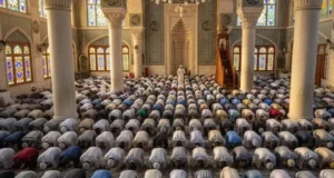 تعبیر خواب نماز جماعت از دید امام صادق و ابن سیرین + خواندن برای مردان و زنان
