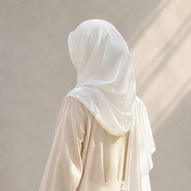 تعبیر خواب روسری سفید برای دختر مجرد و زن متاهل + آیا نشانه عزت و آبرو است؟